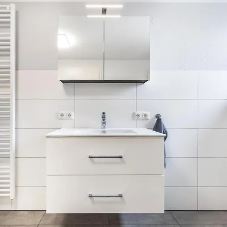 1 Apartment