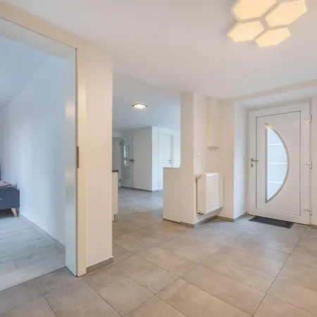 1 Apartment *